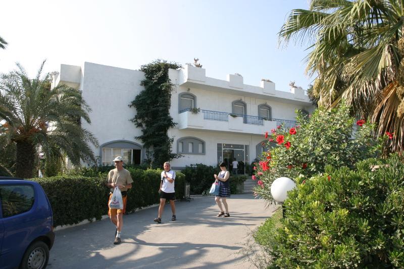 Gorgona Hotel Amoudara  Экстерьер фото